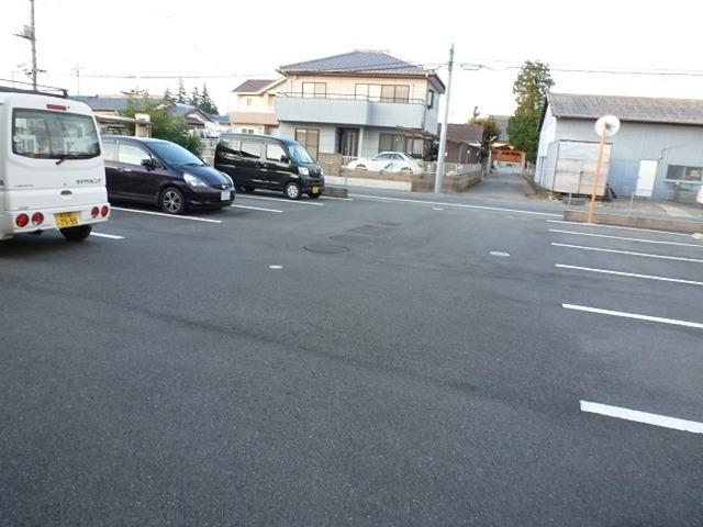リュミエール（103） 駐車場