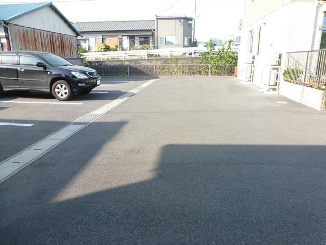 Ｆｏｎｔａｎａ　Ａ（202） 駐車場