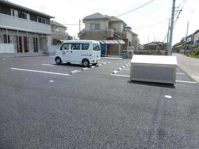 フルール（202） 駐車場
