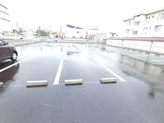カスタリアⅤ（103） 駐車場