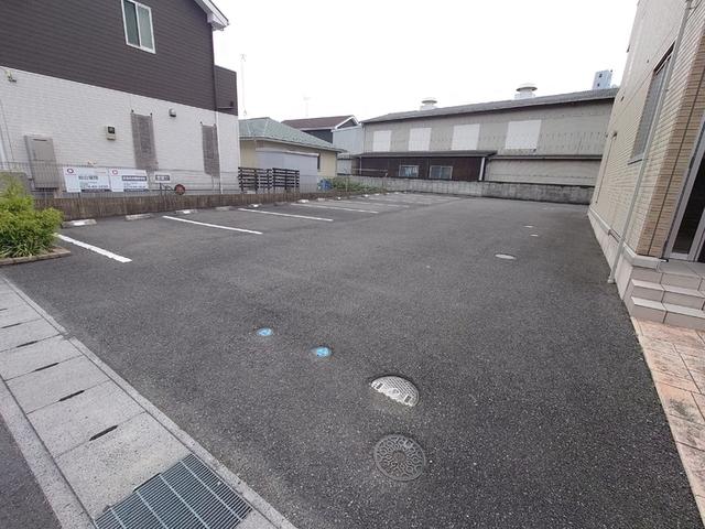 アーバンロック（302） 駐車場