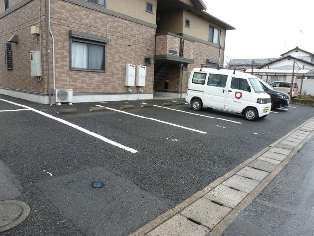 シャトー･カピラ（102） 駐車場