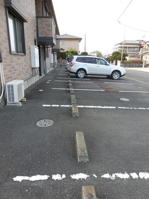サンセール富士（203） 駐車場