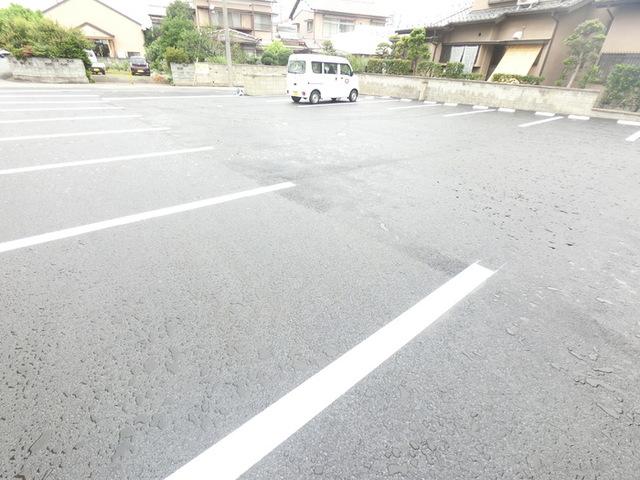 アヴァンセ（103） 駐車場