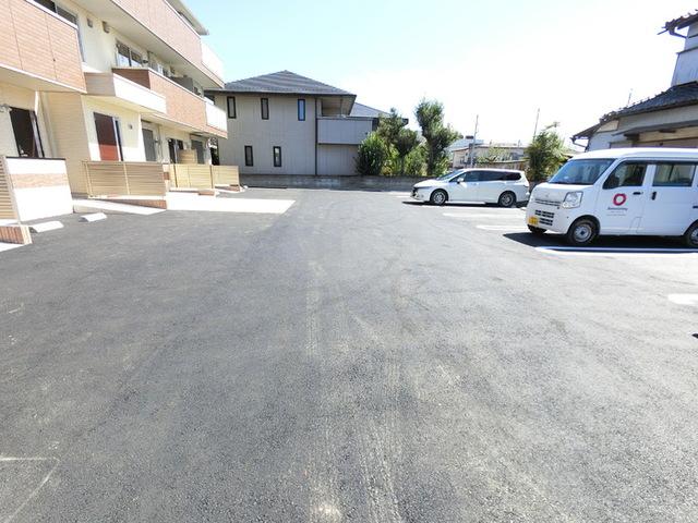 ラウレア（101） 駐車場