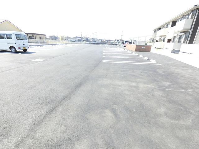 アクセル　イースト（102） 駐車場