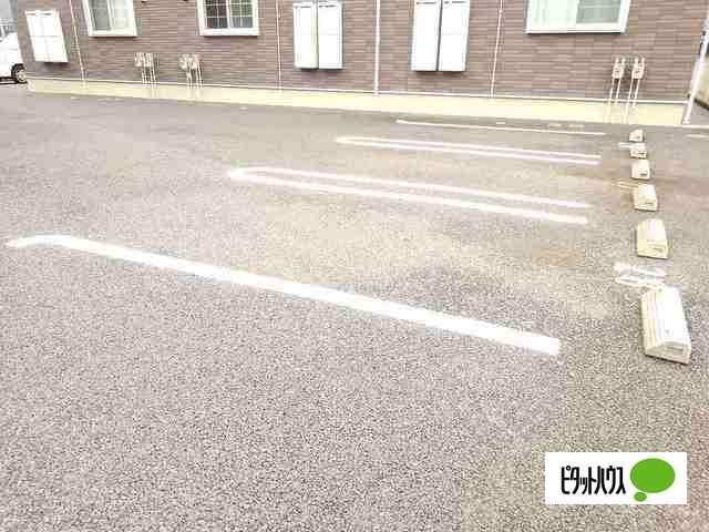 エレヴァートピアＣ（102） 駐車場