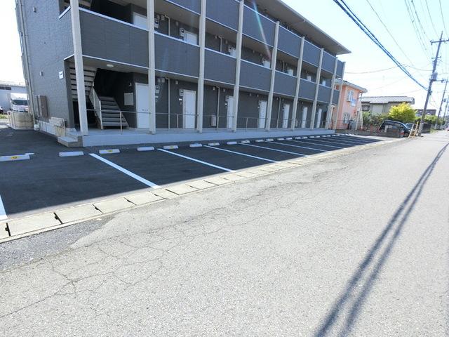 カスタリアⅣ（107） 駐車場