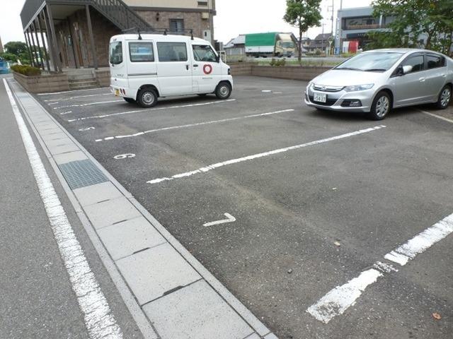 エクレール･シャンブル（103） 駐車場
