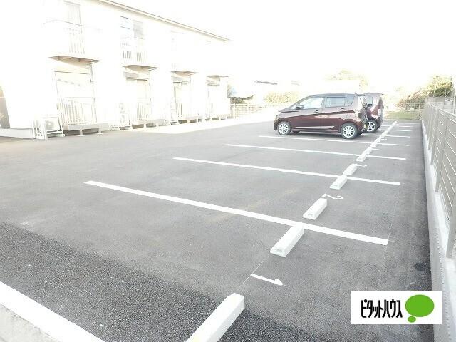 ロキシー（105） 駐車場
