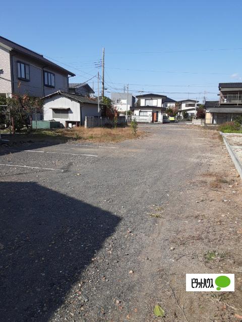 名賀家荘（14） 駐車場