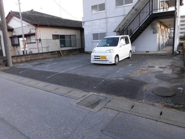 セントラルヒルズ 駐車場