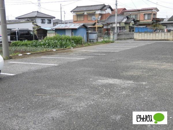 メゾンシュシュ 駐車場