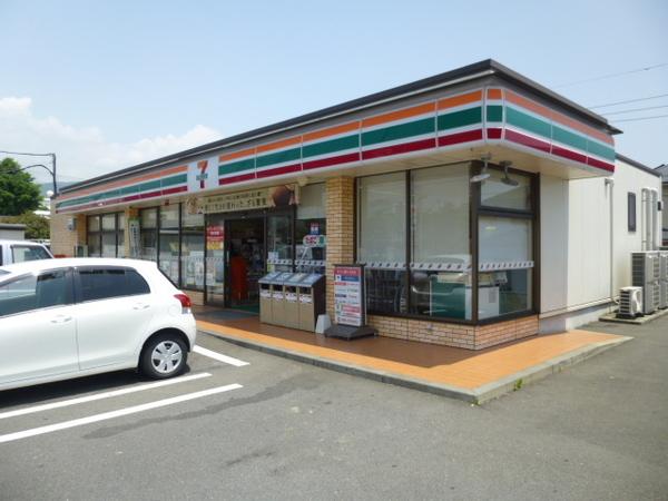 セブンイレブン南足柄千津島店：207m
