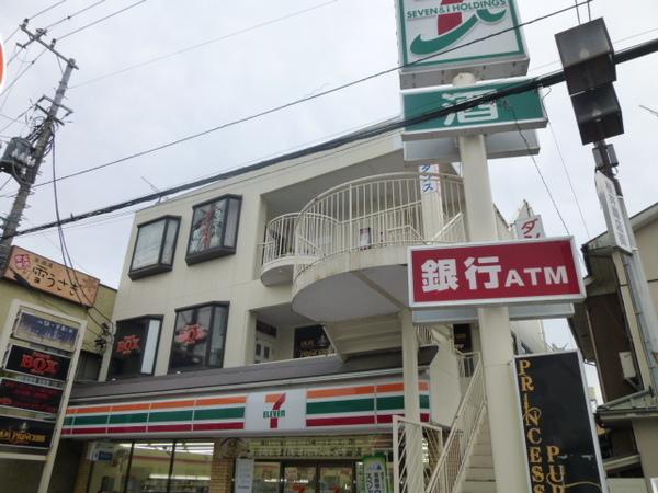 セブンイレブン小田原栢山駅前店：238m