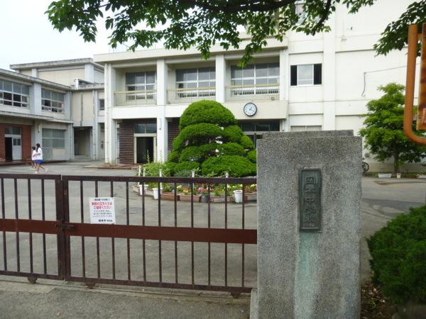 南足柄市立岡本中学校：1268m