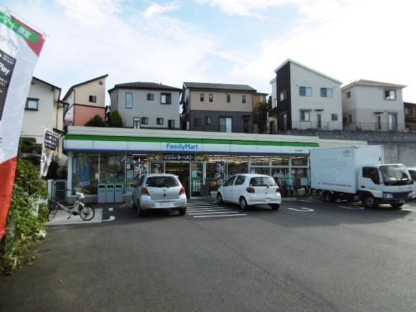 ファミリーマート小田原荻窪店：352m
