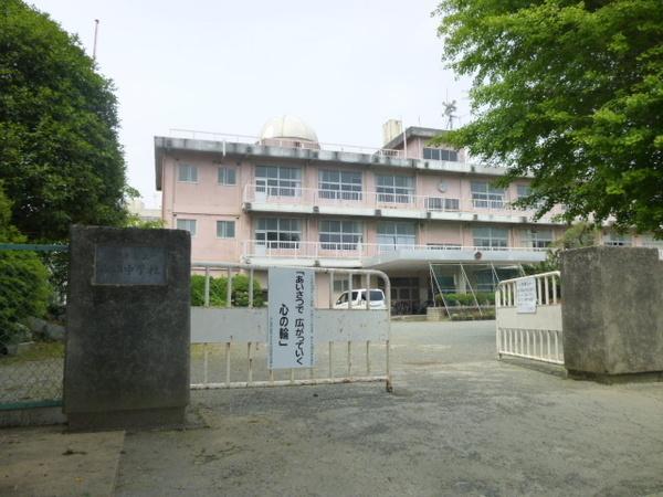 小田原市立白山中学校：582m