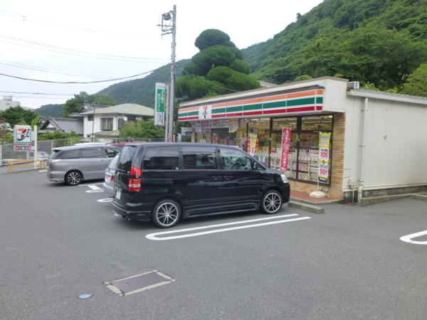 セブンイレブン箱根湯本店：185m