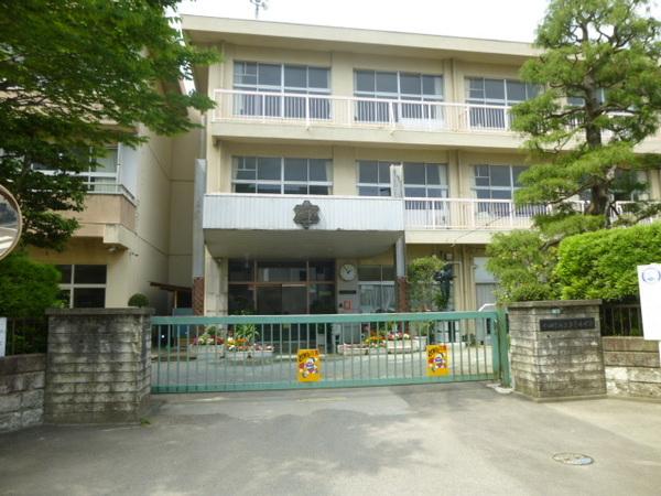 小田原市立芦子小学校：94m
