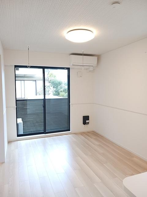 スカイ　ヴィラ（102） リビング