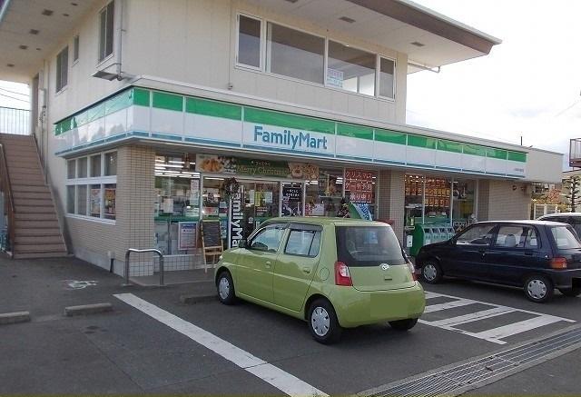 ファミリーマート中曽根店：400m