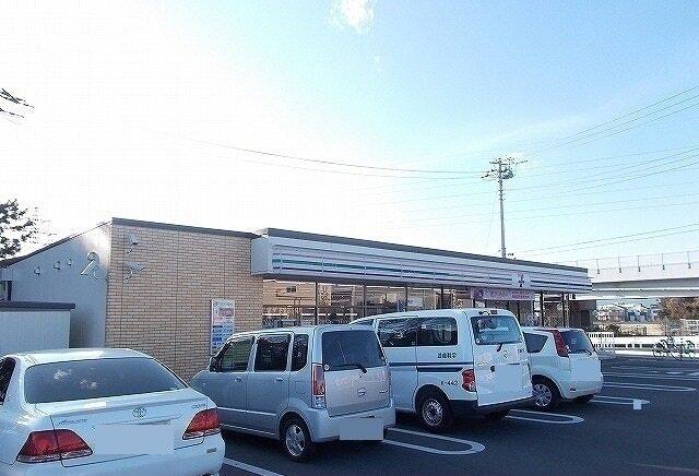 セブンイレブン下堀店：300m