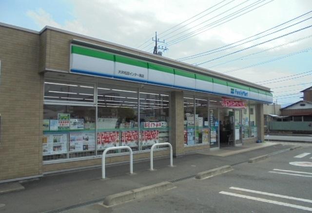 ファミリーマート松田インター南：700m