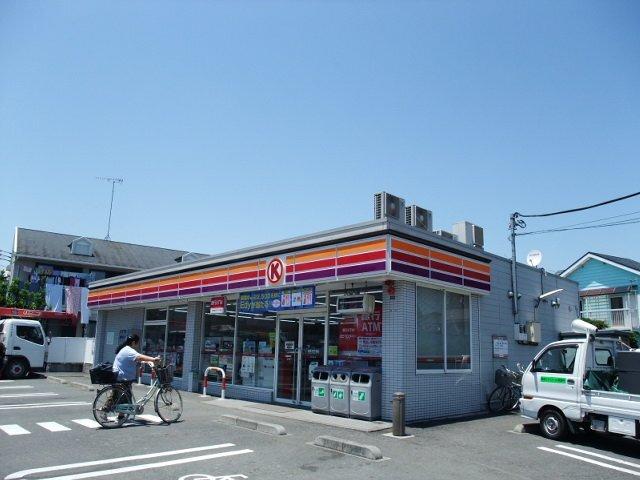 コンビニ：640m
