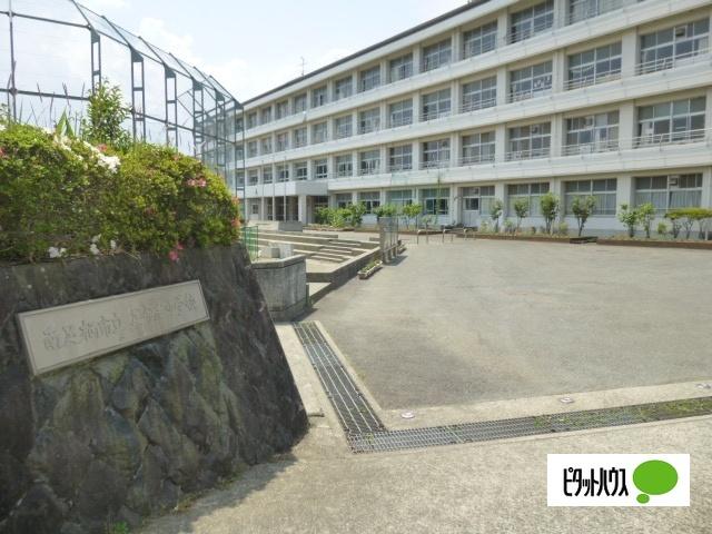 南足柄市立足柄台中学校：1912m