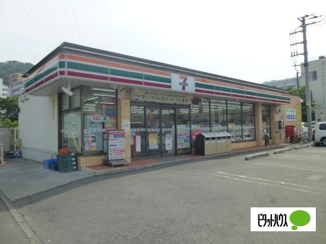 セブンイレブン湯河原サンサン通り店：262m