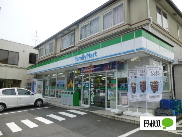 ファミリーマートおかべ荻窪店：243m