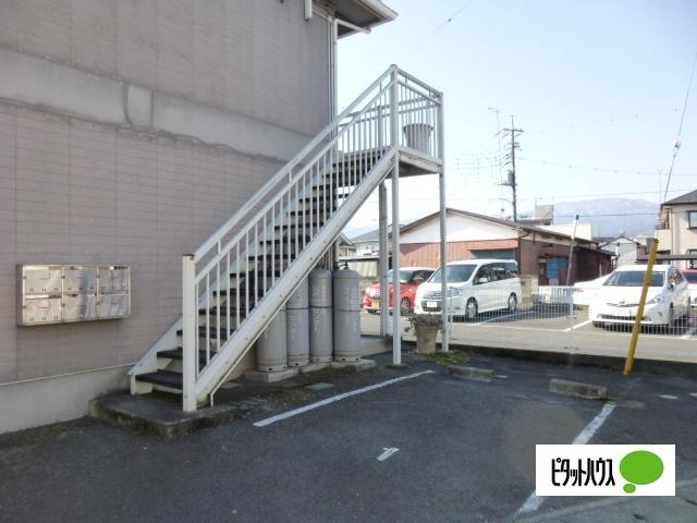 メゾンOKUTSU　B（102） エントランス