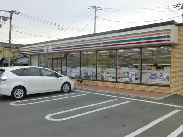 セブンイレブン小田原栢山店：357m