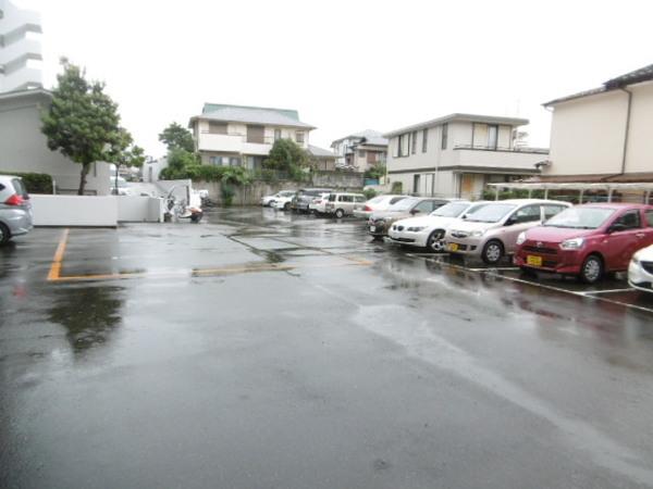 ダイアパレス西湘南 駐車場