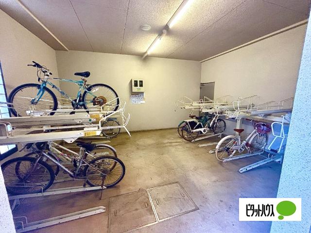 共立栄町マンション　3LDK 駐車場