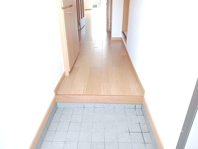 ティアラ城前（105） 玄関