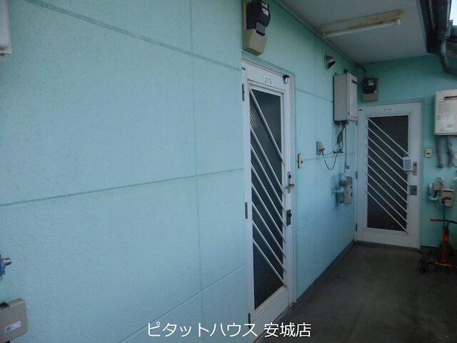 エブリワン西棟（110） 玄関