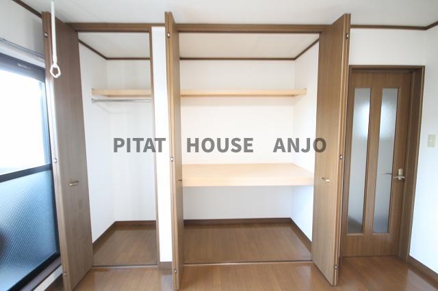 Pure Heights 外山A･B（B102） 収納