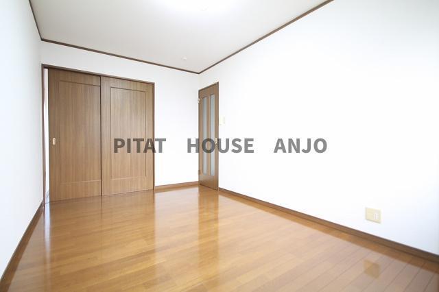 Pure Heights 外山A･B（B102） リビング