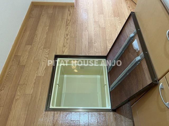 サンパレス日進（102） 収納