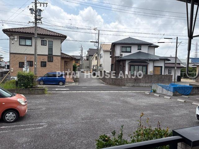 ロイヤルハイツⅡ（101） 玄関