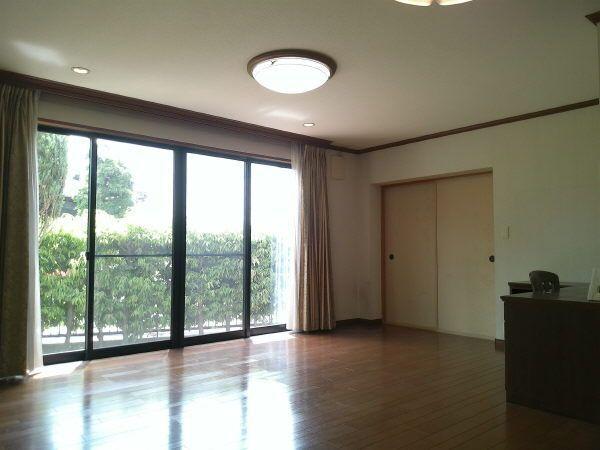 ＬＵＣＥＮＴ　ＳＱＵＡＲＥ　ＴＡＫＡＳＵ（1） リビング