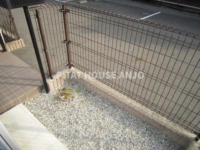 アゼリア荒井（5） 庭