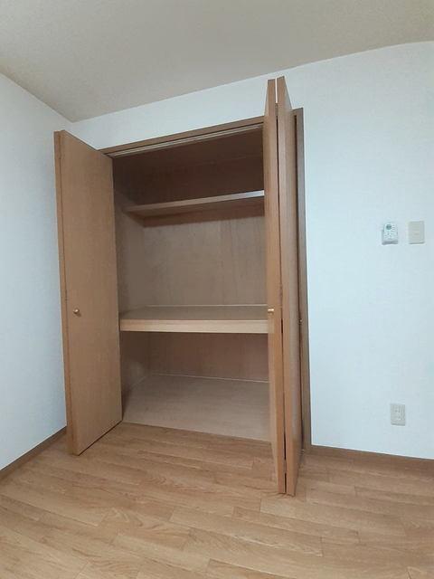 ウッドイン　２番館（102） 収納