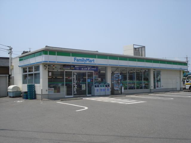 ファミリーマート一色前新田店：915m