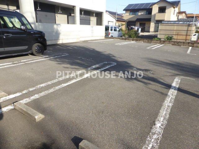Claire（203） 駐車場
