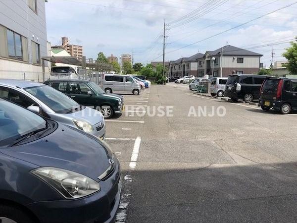 レジデンス横山（402） 駐車場