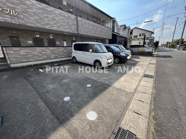テルミーヌシャンブル（102） 駐車場