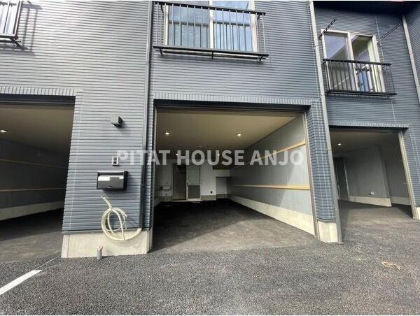 Garage Villa 西岡崎（105） エントランス